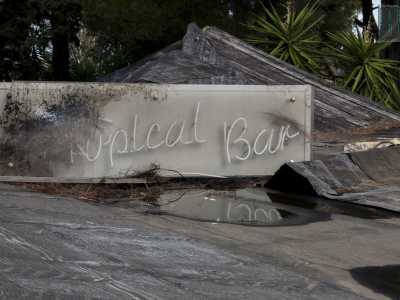 ...ossia il "tropical bar". Il nome della rivendita non fu scelto a caso visto che qui negli anni 80 cominciarono a essere serviti cocktail esotici come la tequila bum bum e la caipirinha, una vera novit� per l'epoca nel barese